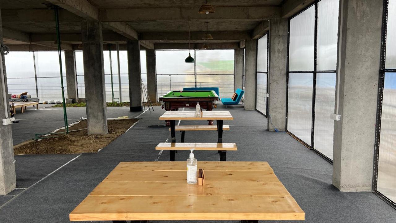 Flyscape Vandrarhem Bīr Exteriör bild